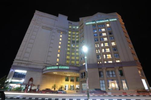 Riverbank Suites Waterfront Kuching Exterior photo
