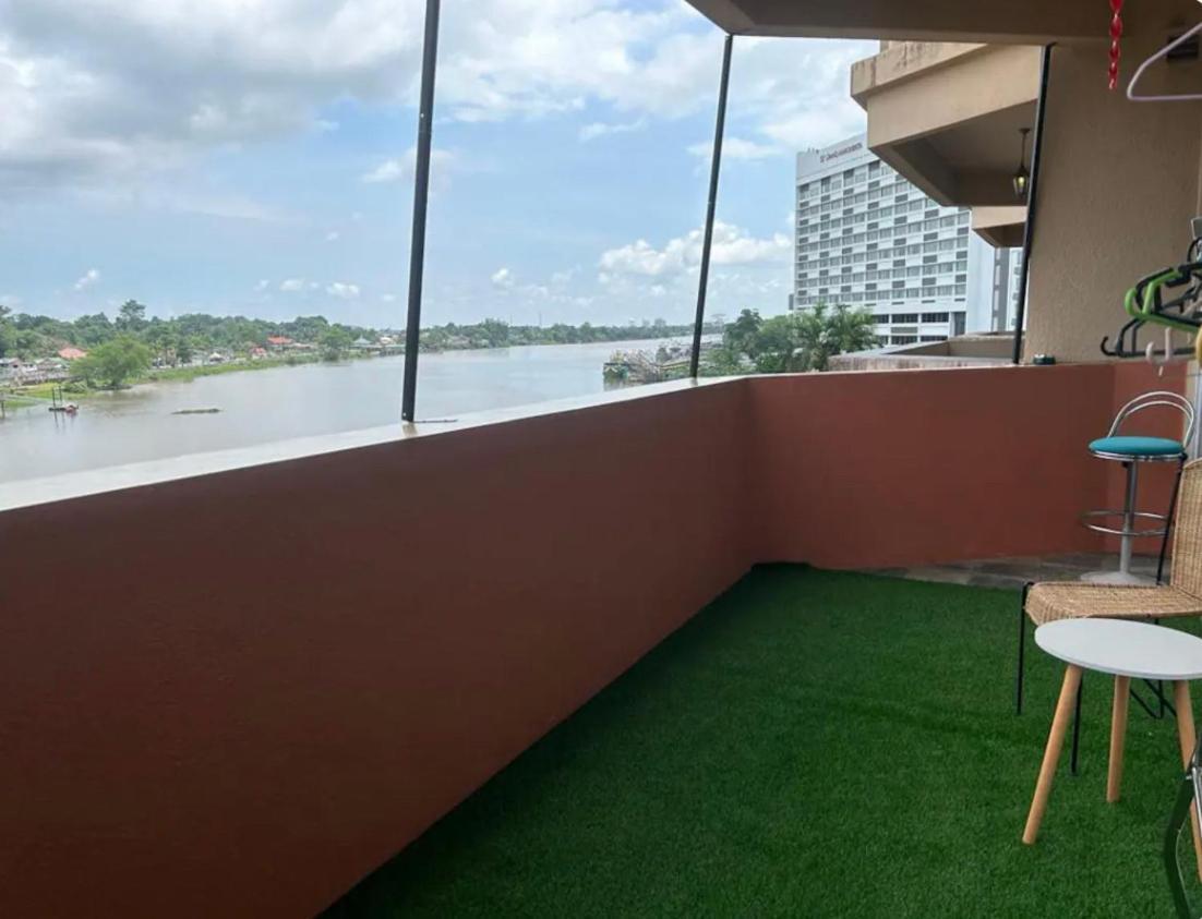 Riverbank Suites Waterfront Kuching Exterior photo